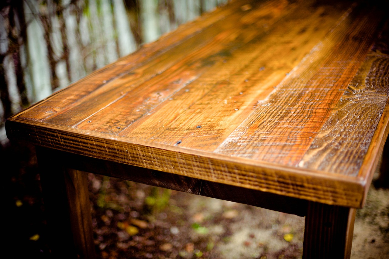 Conseils pour rénover ses vieux meubles en bois