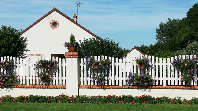 Astuces bricolage : une clôture pour sécuriser votre maison