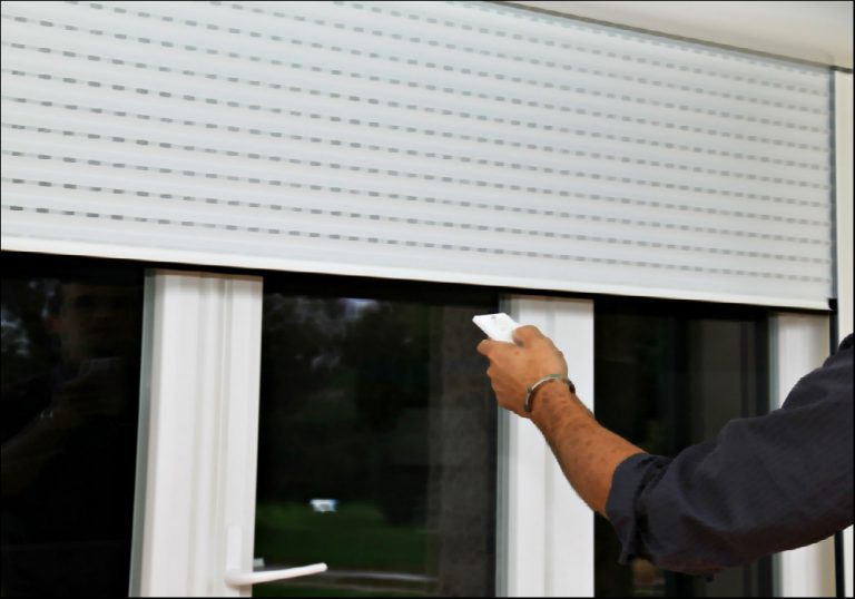 Volet roulant électrique coincé comment le débloquer