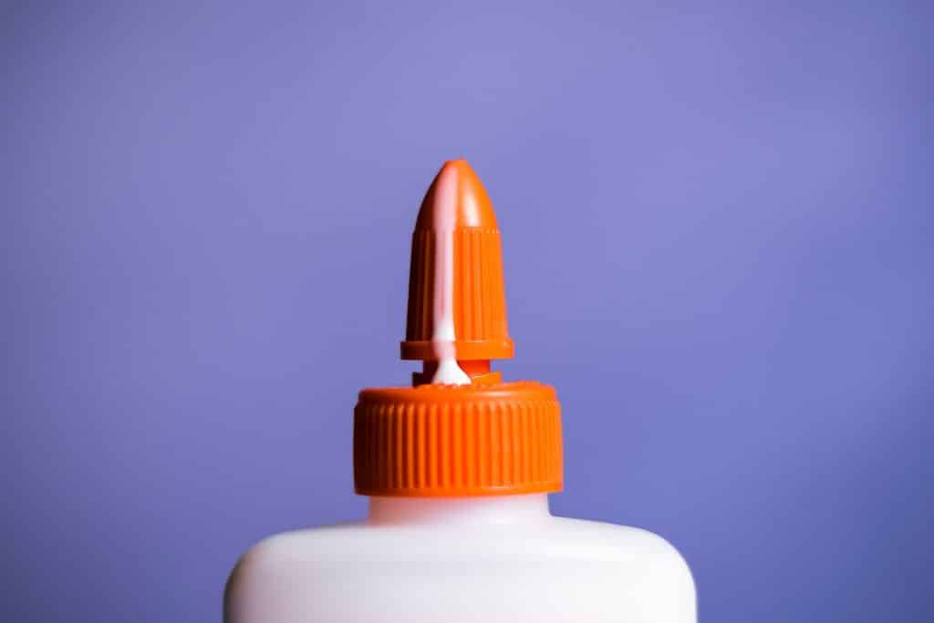 Comment faire pour enlever de la colle sur du pvc